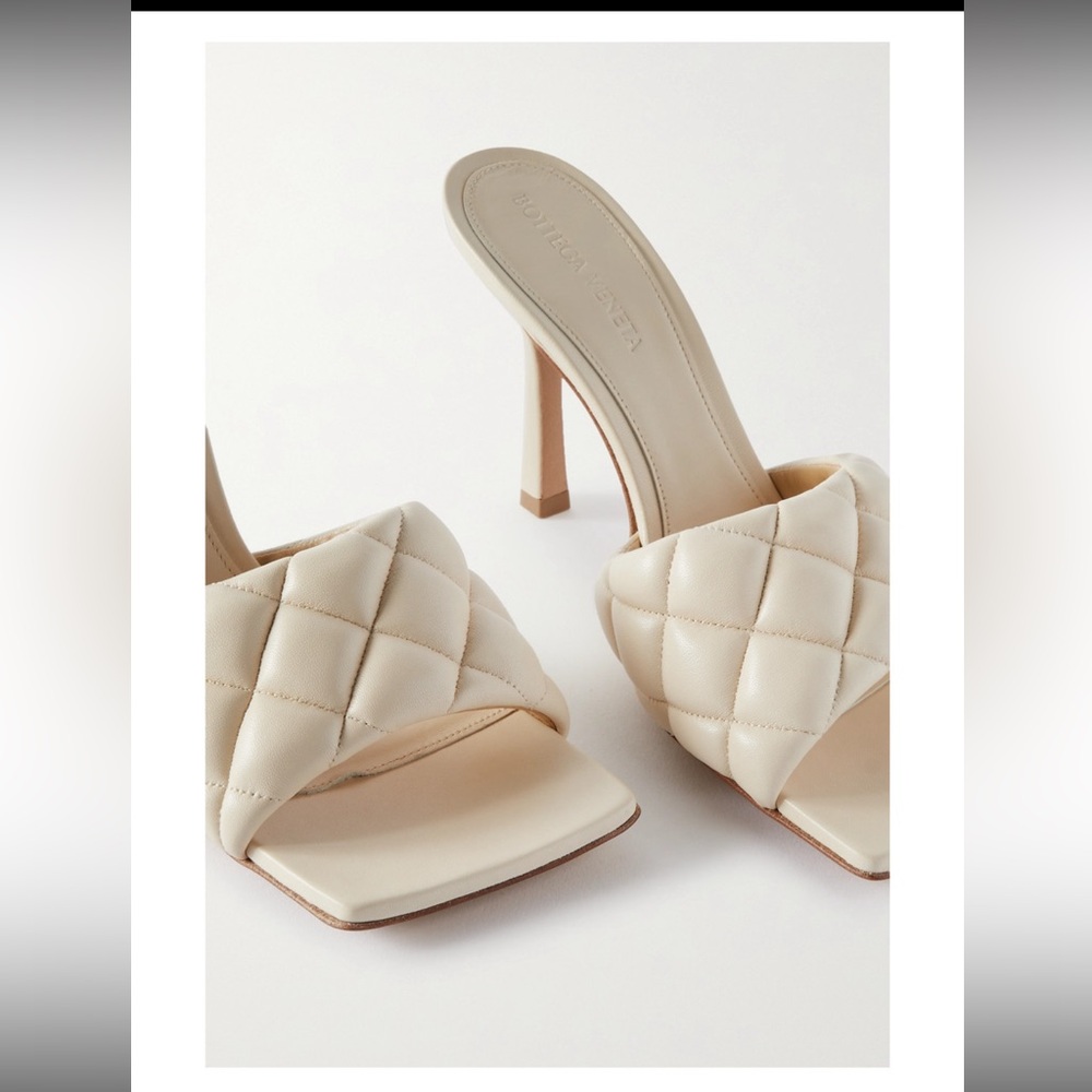 BOTTEGA VENETA 100%AUTHENTIC Embossed rubber slides Color Cream Size 38